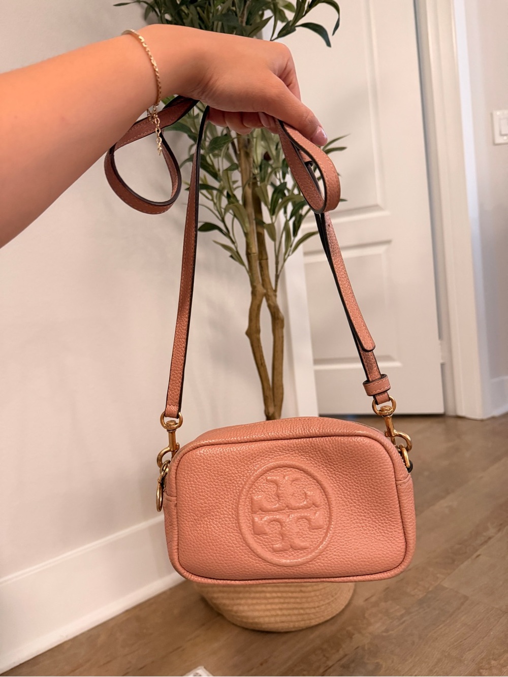 Tory Burch Pebbled Leather Convertible Crossbody Bag in Salmon Pink